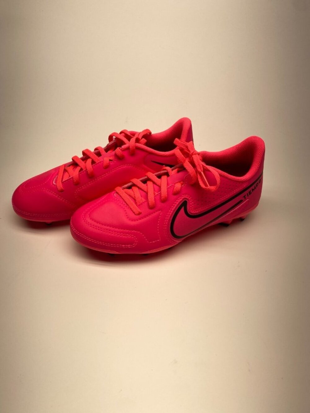 Nike Tiempo Kids Soccer Cleats Legend 9 Club MG GS Low Top Pink Sz 4.5Y